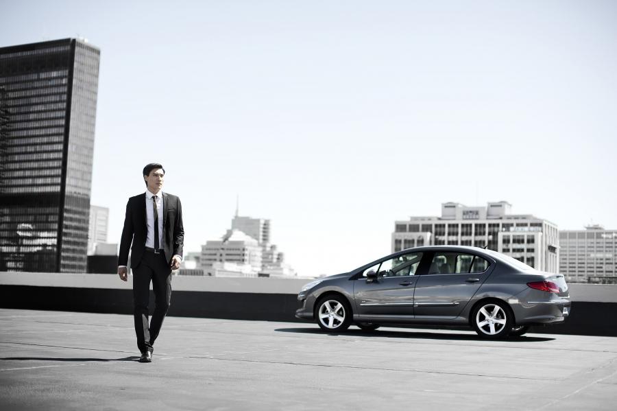  Peugeot 408 2010 года  (фото 15 из 16)